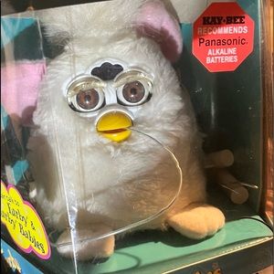 1999 vintage furby. White and pink